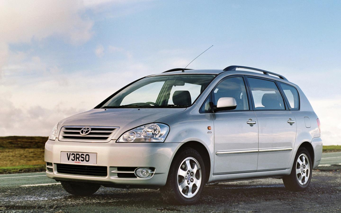 Toyota avensis verso 2002 opinie