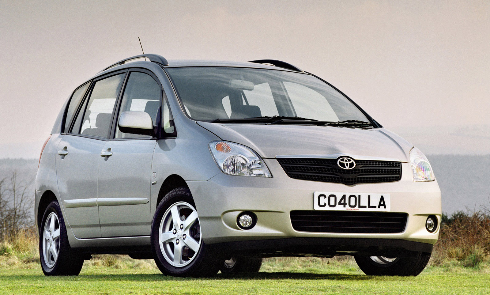 Toyota corolla verso 2002 dimensions