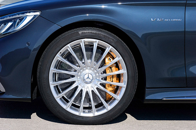 2015 Mercedes-Benz S 65 AMG Coupe integrated wheel bolt cover
