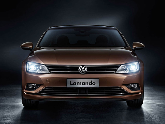 2015 Volkswagen Lamando Front Angle