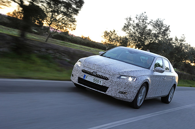 2015 Skoda Superb Front Angle