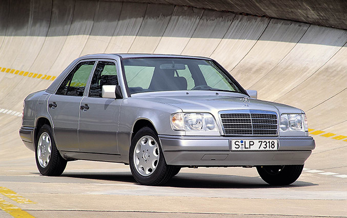 Mercedes-Benz W124 Front Angle