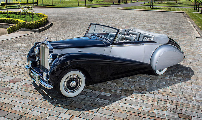 1952 Rolls-Royce Silver Dawn Front Angle