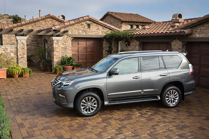 2016 Lexus GX 460 Front Angle