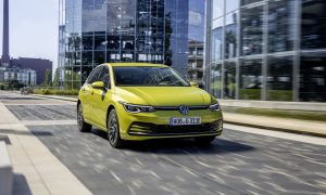 thumbnail Volkswagen expands plug-in hybrid line-up of new Golf with UK launch of frugal 204 PS eHybrid