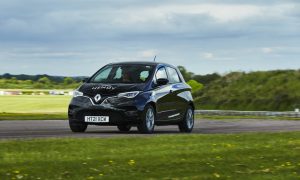 thumbnail Renault Zoe E-Tech covers 475 miles on a single charge to set a new hypermiling record