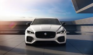 thumbnail Jaguar XF and XE R-Dynamic Black: Enhanced design and connectivity