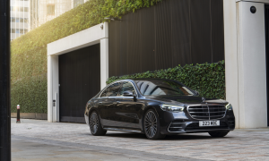 thumbnail High-end Mercedes-Benz and EV deliveries outperform in challenging environment
