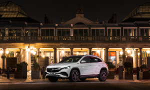 thumbnail High-end Mercedes-Benz and EV deliveries outperform in challenging environment