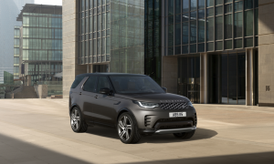 thumbnail Land Rover UK introduces New Discovery Metropolitan Edition and 23MY updates to Defender
