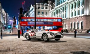 thumbnail Farewell to a legend: “The Last Blast” short film follows the unparalleled drive of the famous Mercedes-Benz 300 SLR “722” in a London tribute to Sir Stirling Moss
