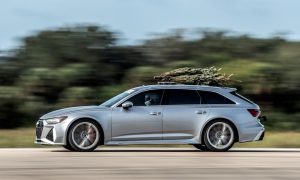 thumbnail Hennessey’s Audi RS 6 is World’s Fastest Station Wagon – with a Christmas Tree on the Roof!
