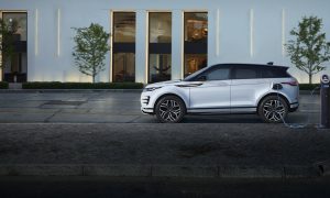 thumbnail Jaguar and Land Rover Charging comes to the UK, powered by Plugsurfing