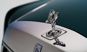 thumbnail Rolls-Royce unveils Bespoke Phantom ‘The Six Elements’ in Dubai featuring hand-painted Sacha Jafri artwork