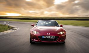 thumbnail Mazda completes 1000-mile UK drive and race circuit laps in each home nation using sustainable 100 per cent fossil-free fuel