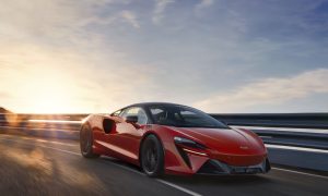 thumbnail McLaren Automotive and engine-supplier Ricardo announces long-term new V8 engine supply partnership for future high-performance hybrid powertrains